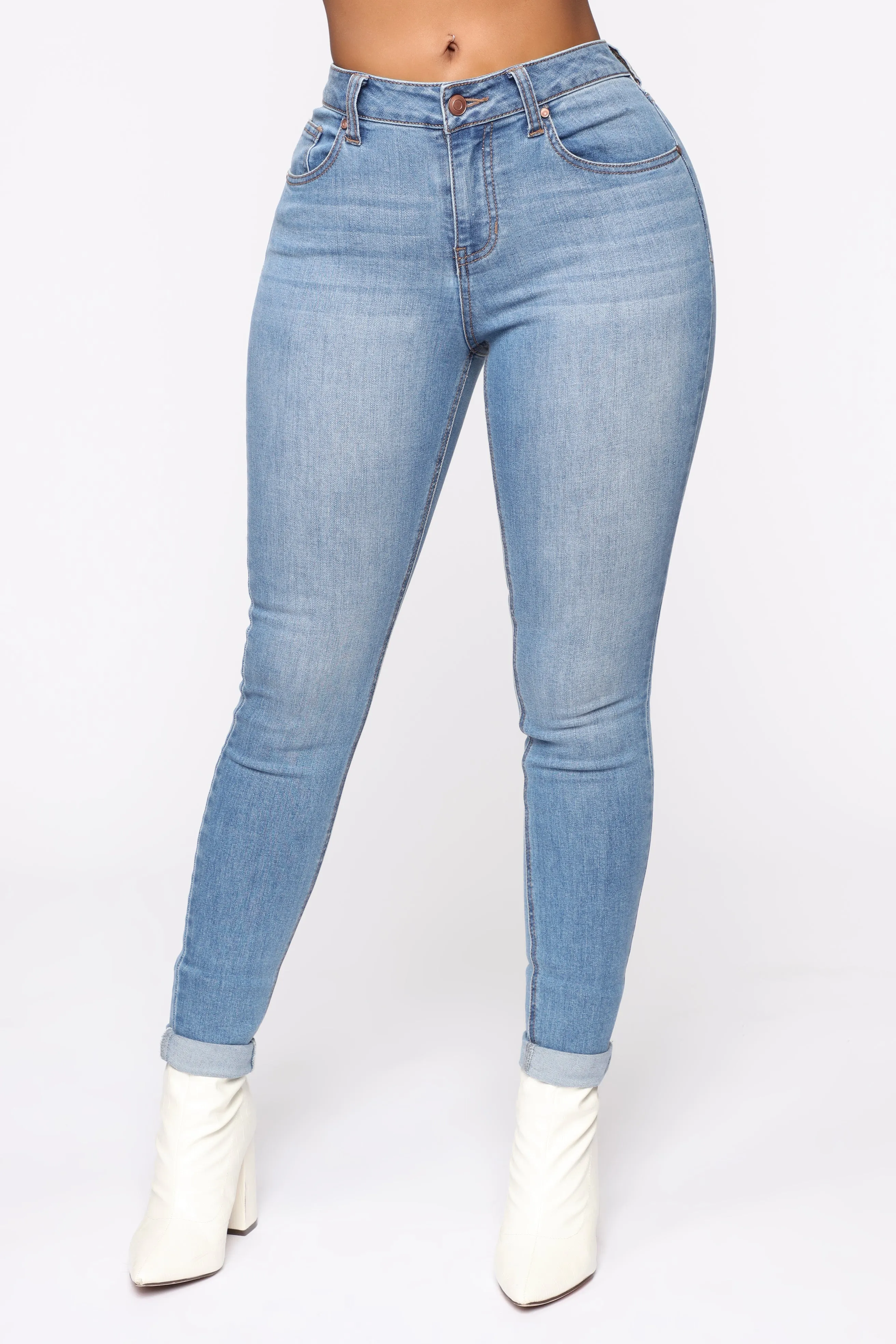 Back At You Ankle Jeans - Light Blue Wash