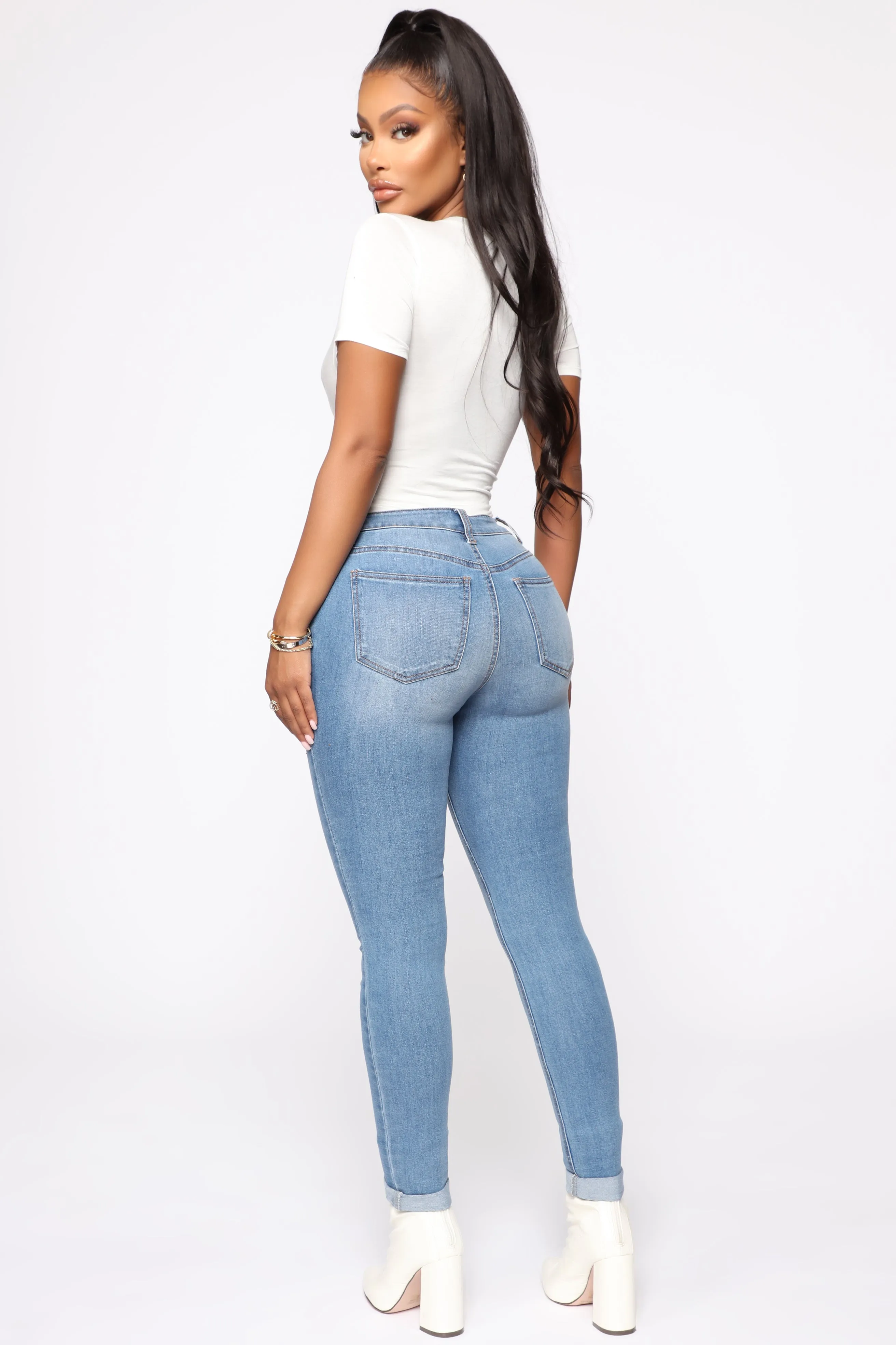 Back At You Ankle Jeans - Light Blue Wash