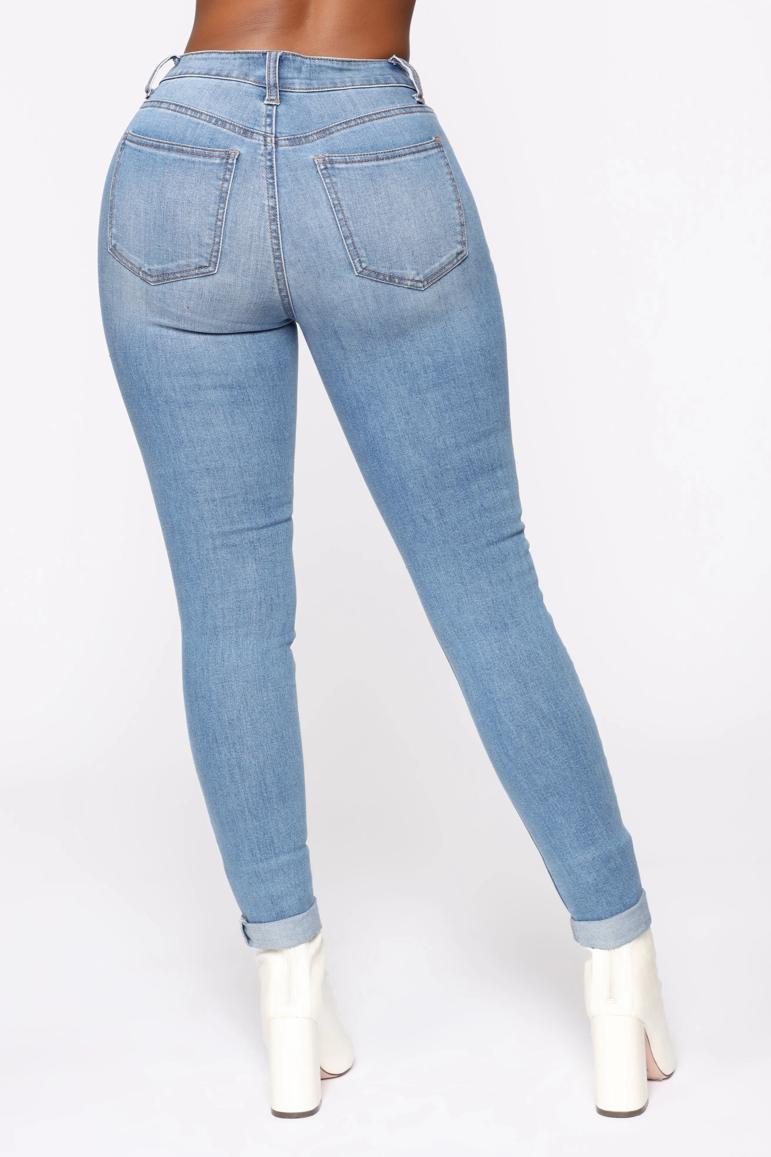 Back At You Ankle Jeans - Light Blue Wash