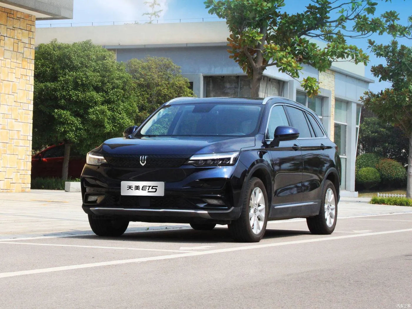 Carro Eléctrico SUV EV SKYWELL ET5 LV0 410 Km Autonomía Color Azul Oscuro/ Interior Negro