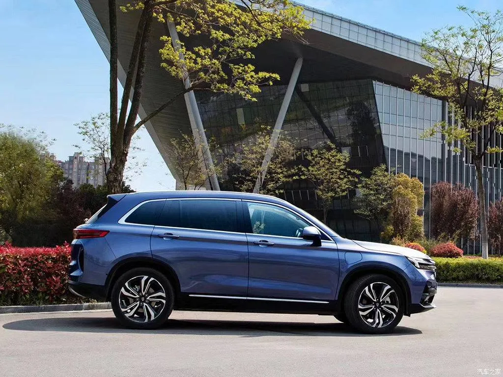 Carro Eléctrico SUV EV SKYWELL ET5 LV0 410 Km Autonomía Color Azul Oscuro/ Interior Negro