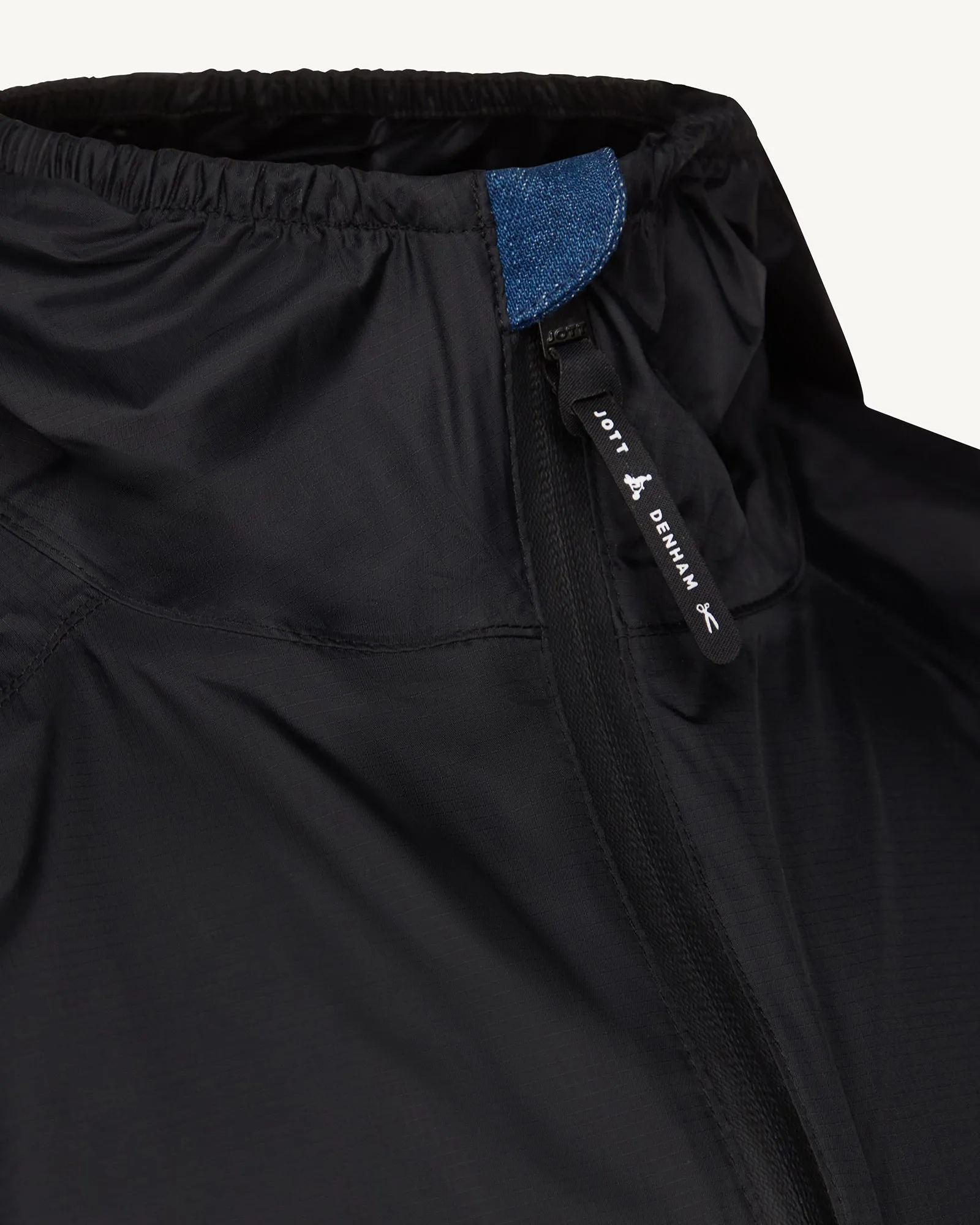 Imperméable paquetable Noir Fluid MNW JOTT x DENHAM