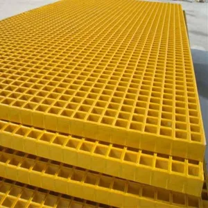 Rejilla Grating 38X38x38mm Fibra De Vidrio Amarilla Antiresbalante 1.220 X 2.440 M.